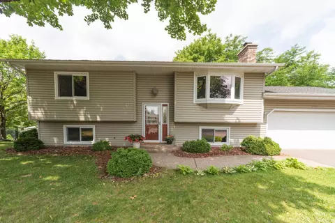 7181 Yucca Cir, Maple Grove, MN 55311
