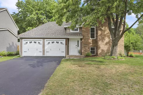 8923 Pine Bluff Ct, Eden Prairie, MN 55347
