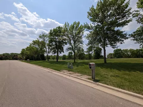 2817 2821 Campus Dr, Albert Lea, MN 56007