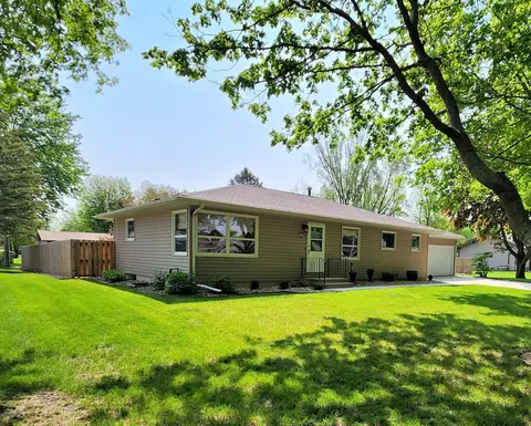 809 5th Ave SE, Pipestone, MN 56164