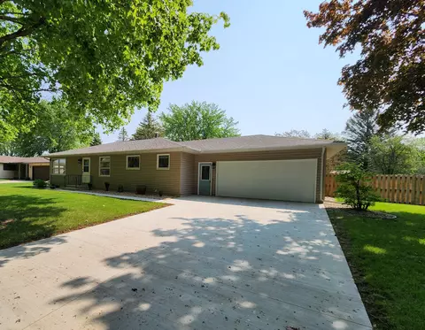 809 5th Ave SE, Pipestone, MN 56164 photo 2