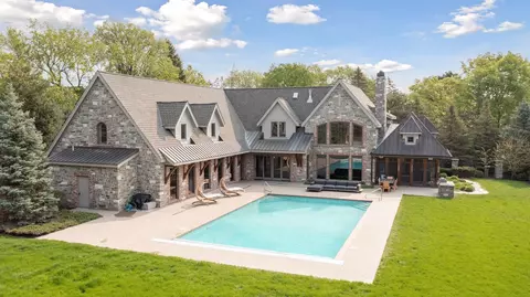 125 Westwood Ln S, Wayzata, MN 55391