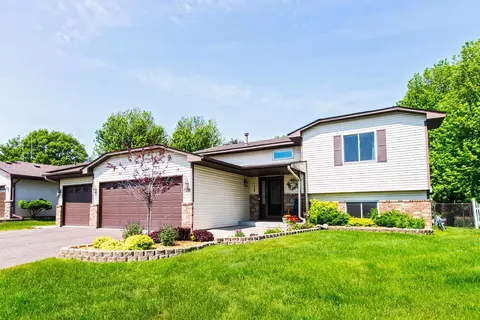 7138 44th St N, Oakdale, MN 55128