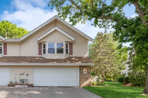 522 Upper Wood Way, Burnsville, MN 55337