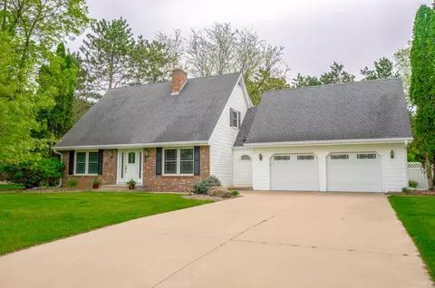 1226 River Heights Rd, Menomonie, WI 54751
