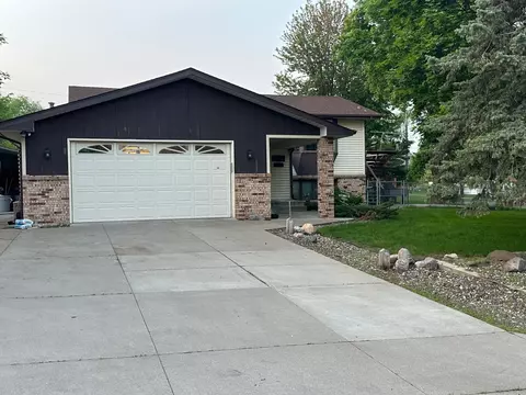 1277 Lealand Rd E, Maplewood, MN 55109