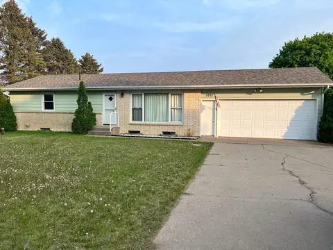 9297 Crestview Dr, Saint Joseph, MN 56374