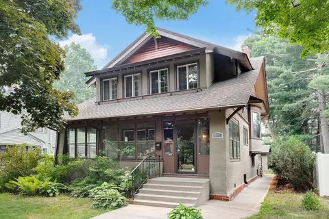 607 Pine St W, Stillwater, MN 55082