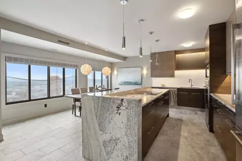 1201 Yale Pl #1802, Minneapolis, MN 55403