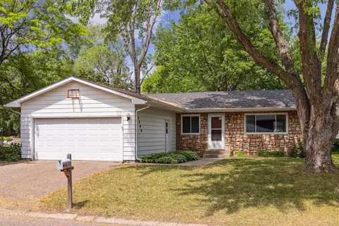 7588 Carillon Plz W, Woodbury, MN 55125