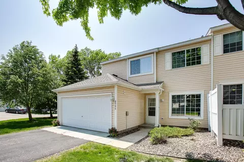 8906 Peep O Day Trl, Eden Prairie, MN 55347