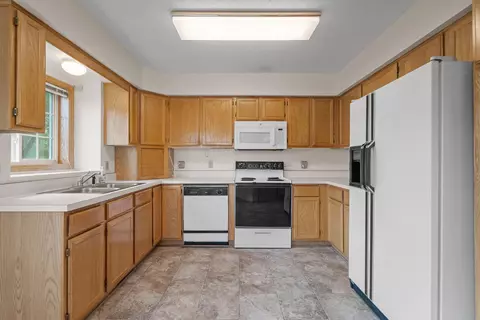 4126 Ruby Ln, Eagan, MN 55122 photo 3