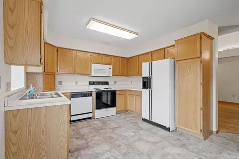 4126 Ruby Ln, Eagan, MN 55122 photo 2