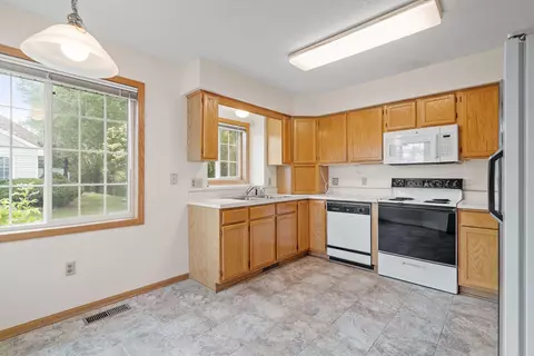 4126 Ruby Ln, Eagan, MN 55122 photo 5