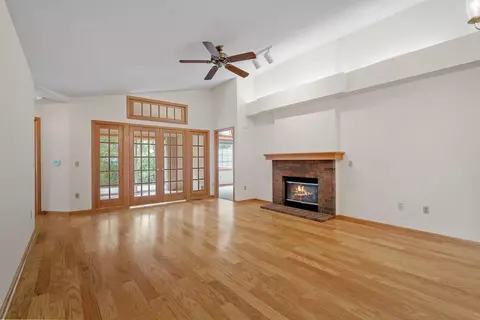 4126 Ruby Ln, Eagan, MN 55122 photo 9