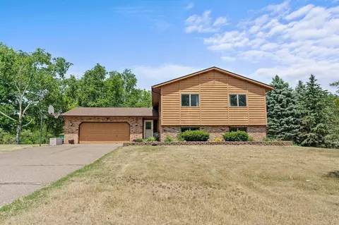 284 Edgewood Dr, Hudson, WI 54016
