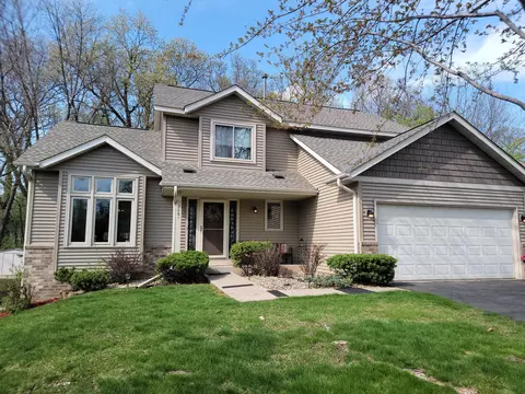 2281 Hillwood Dr E, Maplewood, MN 55119