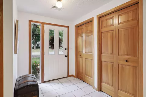 9046 Kell Cir, Bloomington, MN 55437 photo 5