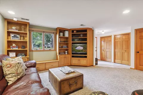 9046 Kell Cir, Bloomington, MN 55437 photo 7