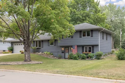 9046 Kell Cir, Bloomington, MN 55437