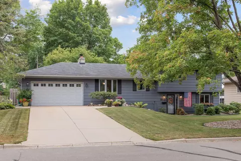 9046 Kell Cir, Bloomington, MN 55437 photo 3