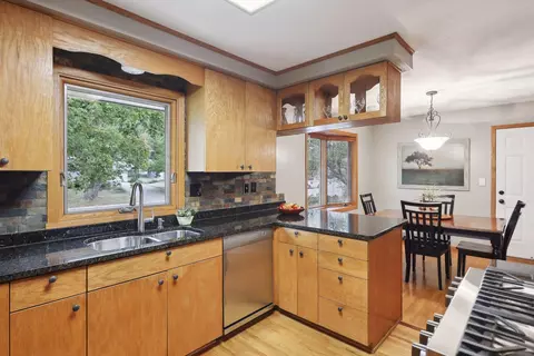 9046 Kell Cir, Bloomington, MN 55437 photo 19