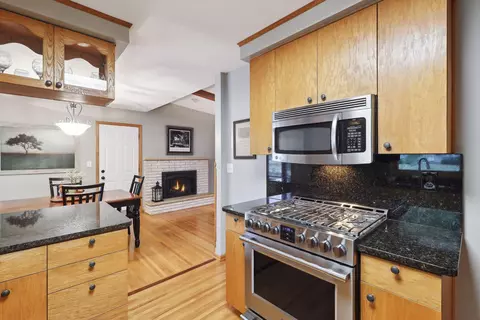 9046 Kell Cir, Bloomington, MN 55437 photo 20