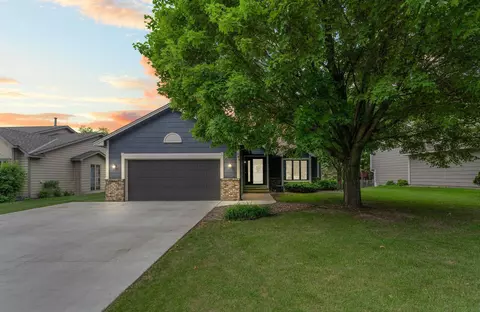 984 Stony Point Rd, Eagan, MN 55123