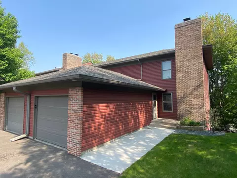 400 Hunter Hill Rd, Hudson, WI 54016