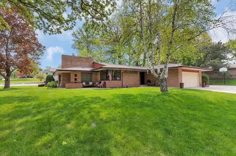 200 3rd Ave SE, New London, MN 56273