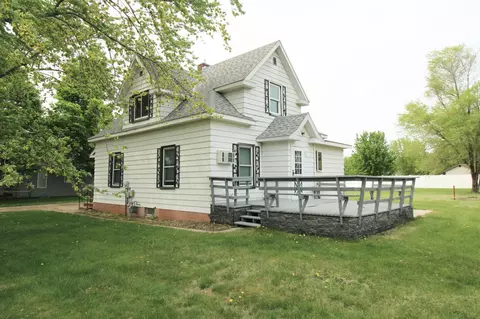 102 8th St S, Sauk Centre, MN 56378