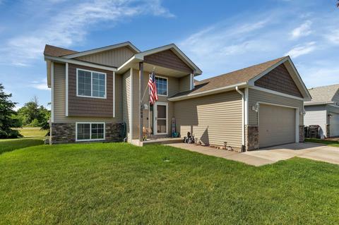 1009 Wendover St NE, Isanti, MN 55040