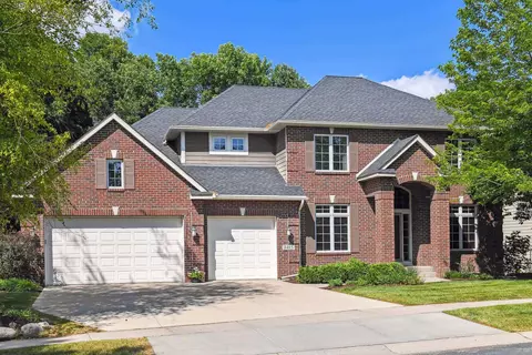 8415 Mission Hills Ln, Chanhassen, MN 55317