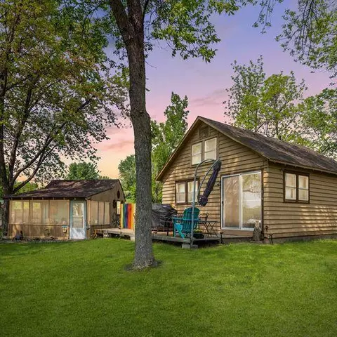 14392 Shields Lake Trl, Faribault, MN 55021