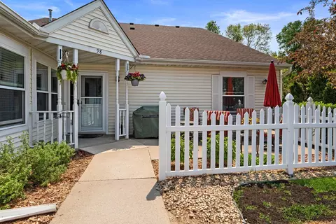 98 Carmel Ave W, West Saint Paul, MN 55118