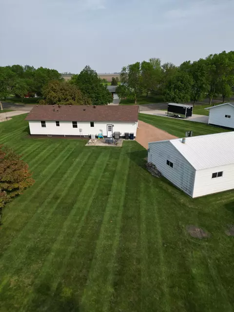 107 E 3rd St, Morris, MN 56267