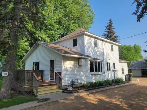1040 Bedal St, Walnut Grove, MN 56180