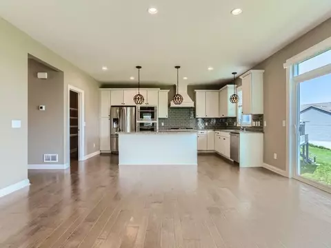 1321 Interlachen Dr, Eagan, MN 55123 photo 10