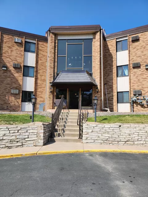 2700 Oxford St N #138, Roseville, MN 55113