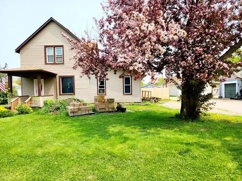 212 Powell Ave, Coleraine, MN 55722