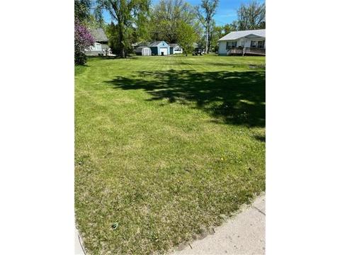 112 W 10th St, Morris, MN 56267
