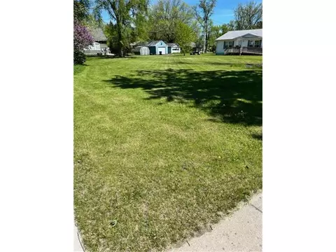 112 W 10th St, Morris, MN 56267
