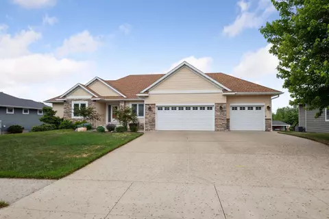 150 Hickory Ln NE, Owatonna, MN 55060
