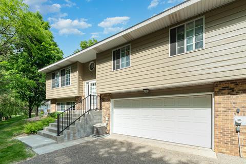 2295 Mailand Rd E, Maplewood, MN 55119