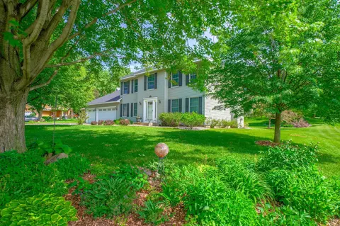 2475 Queensport Rd, Woodbury, MN 55125