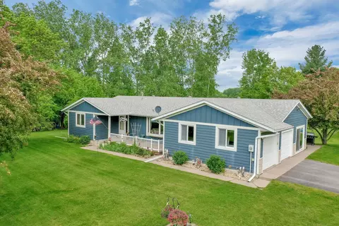 8083 269th St, Chisago City, MN 55013