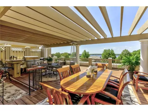 702 Widsten Cir, Wayzata, MN 55391