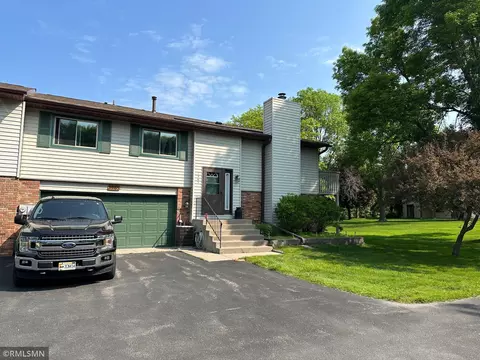 3965 Gershwin Ave N, Oakdale, MN 55128