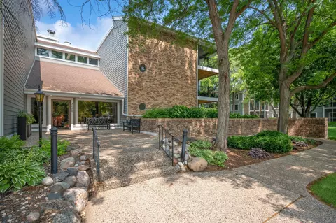 3020 Saint Albans Mill Rd #202, Minnetonka, MN 55305