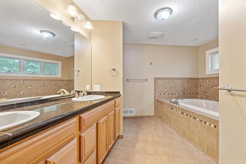 792 Golden Meadow Rd, Eagan, MN 55123 photo 7